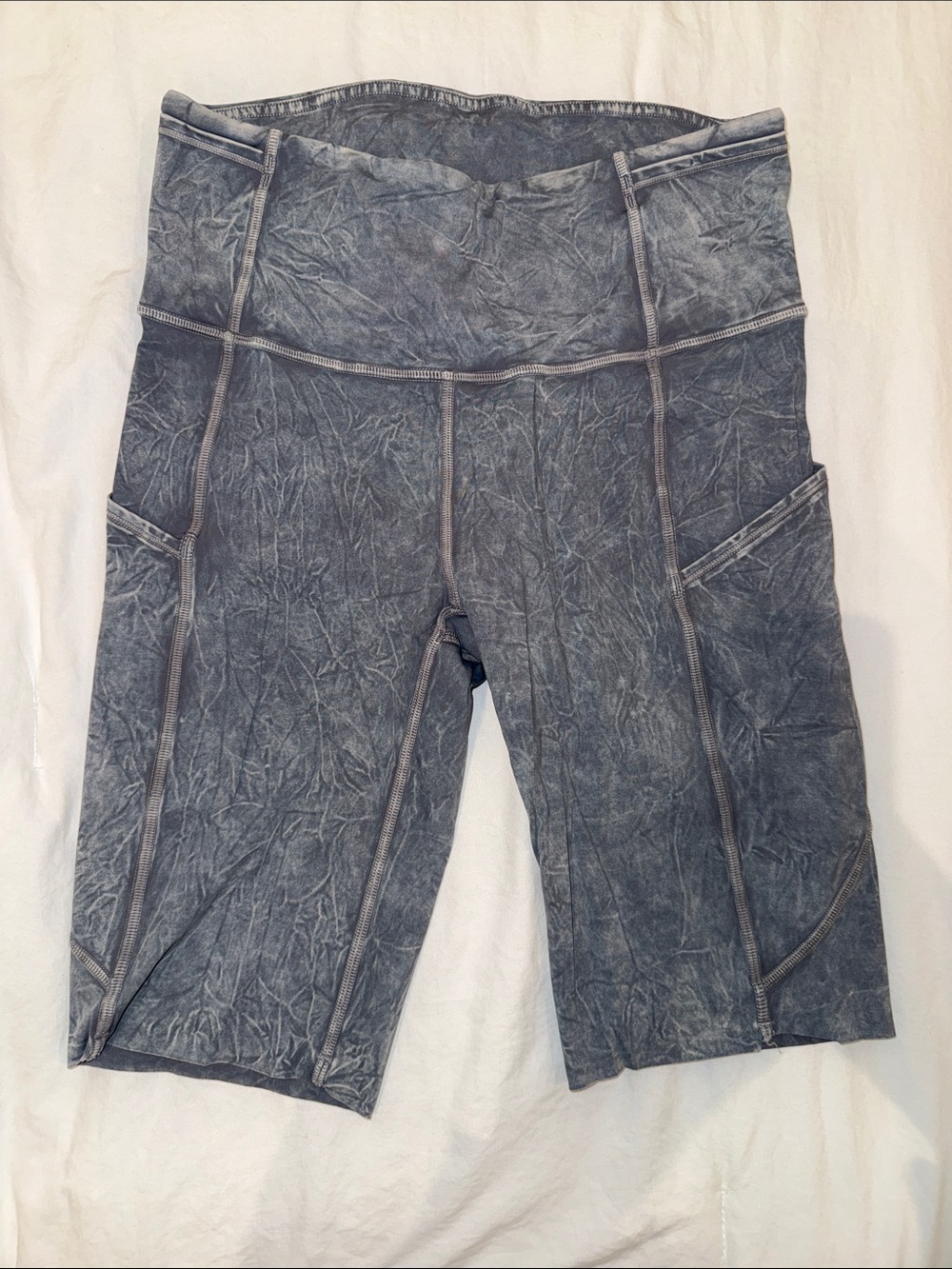 lululemon athletica Fast & Free high rise shorts 10” (size 6, color ice wash)
